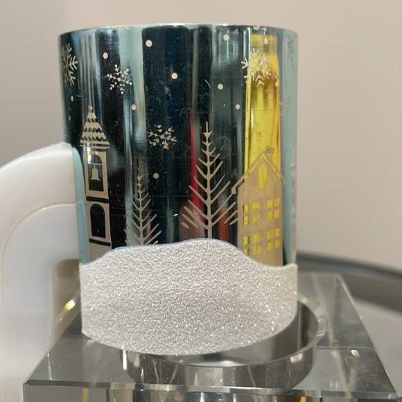 Bath & Body Works - Wallflower with a Winter Snow Scene - Picture 4 of 9